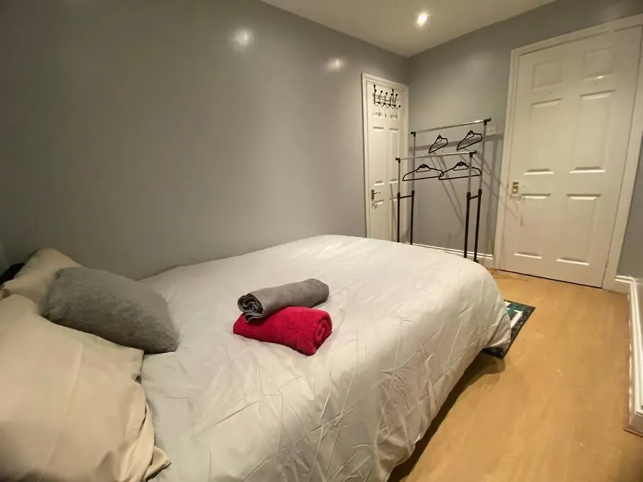 Spacious 2 Bedroom Flat Londres 0*,